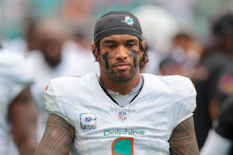 Tua Tagovailoa calls out teammates after Dolphins 1-5 start