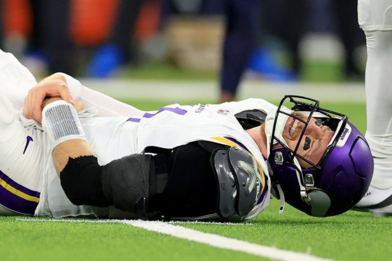 This NFL QB deserves an apology after enduring season-ending injury