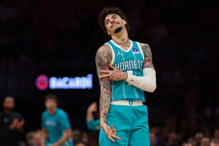 Hornets’ guard fined for flipping off referee after offensive foul
