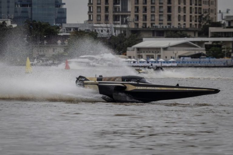 Tom Brady eyes another boat racing championship