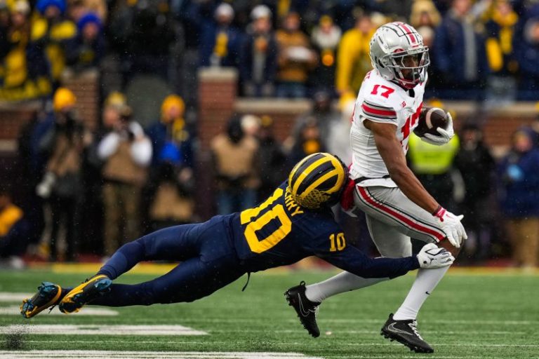 Michigan players defend midfield logo after Ohio State loss