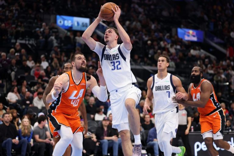 Cooper Flagg has milestone night in Mavericks win in LA