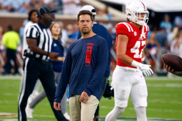 Charlie Weis return saves Ole Miss as it fights with Lane Kiffin