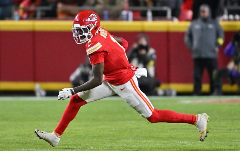 Chiefs WR returns after undergoing concussion check