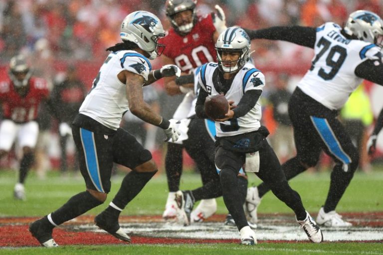 Panthers flea-flicker attempt backfires vs. Buccaneers