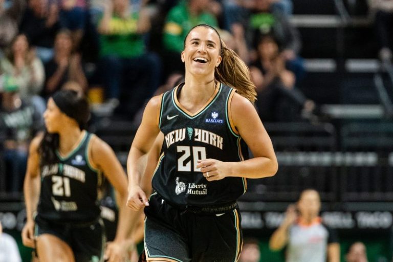 Sabrina Ionescu’s fiery halftime speech helps Oregon upset No. 21 USC