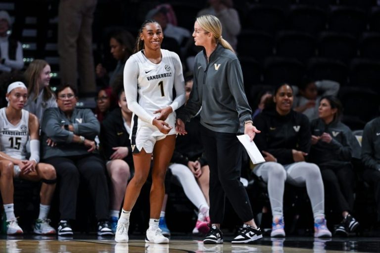 Shea Ralph vs. Geno Auriemma: Vanderbilt, UConn to play future series