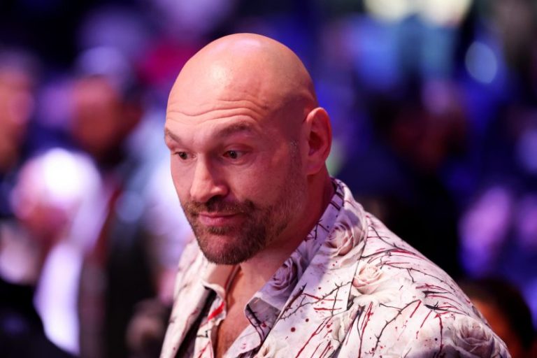 Tyson Fury ends retirement, announces comeback bout for April