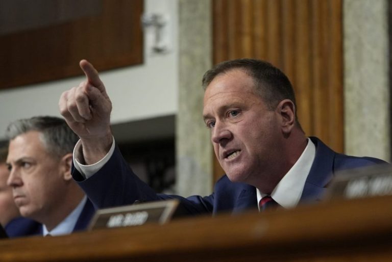 Senator has ‘blueprint’ to fix college sports, end rulemaking by lawsuit