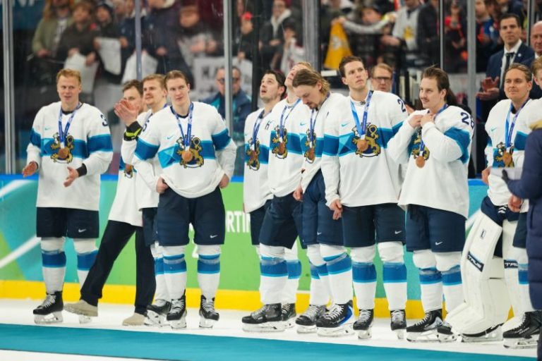 Finland defeats Slovakia for men’s hockey bronze medal: Highlights