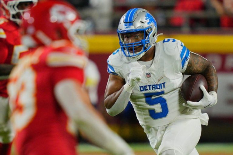 Texans bolster run game, acquire veteran RB from Lions